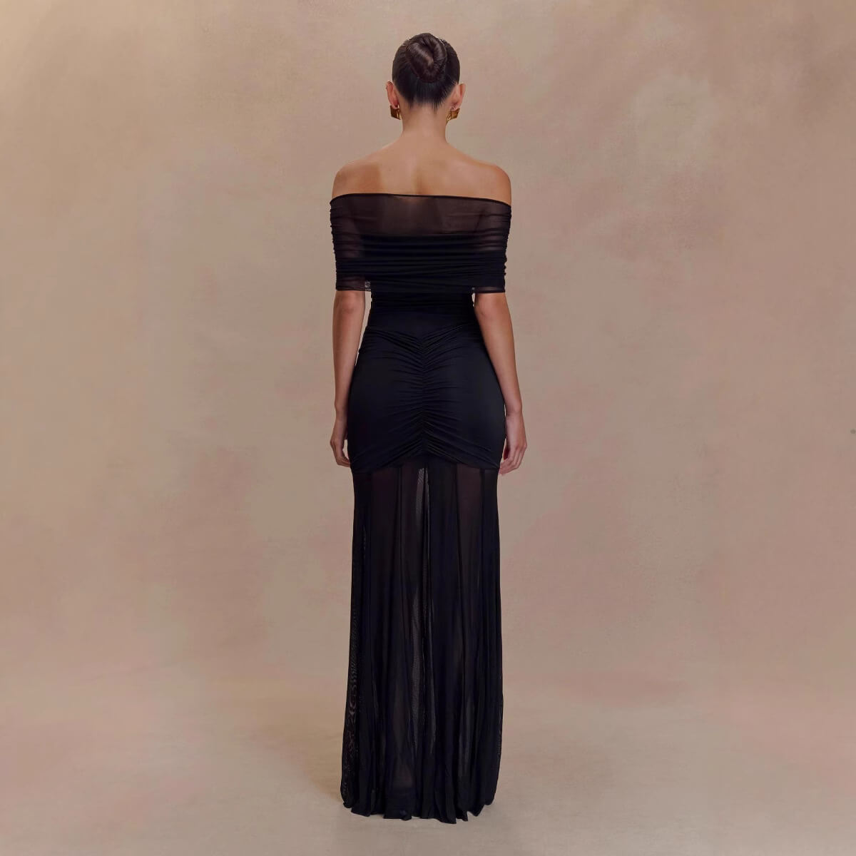 Vestido de malla con un hombro