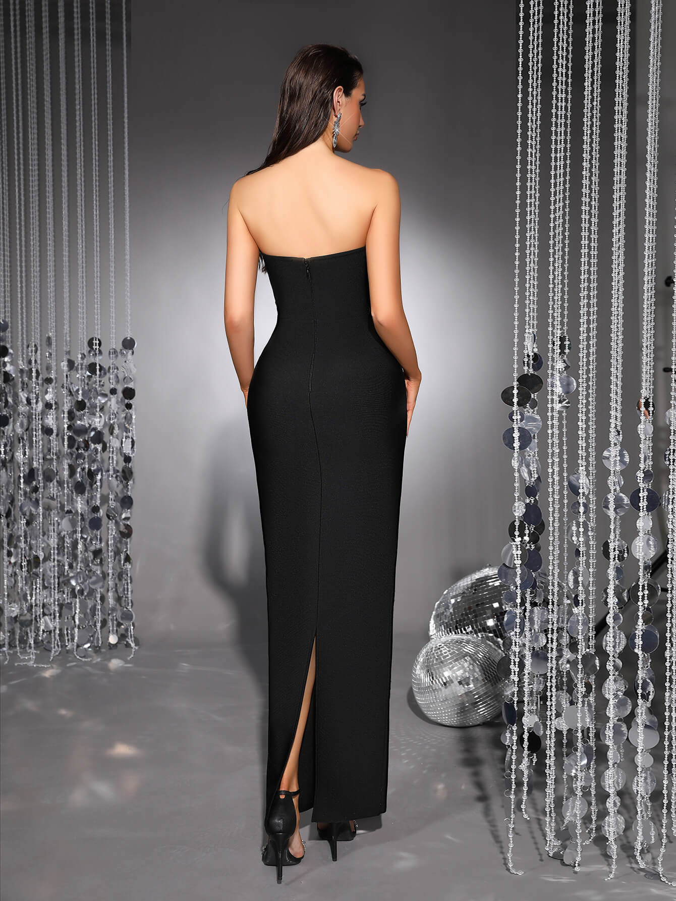Vestido largo sin tirantes tipo vendaje