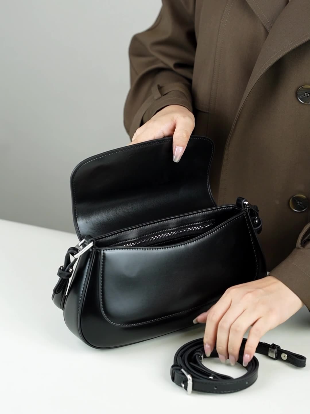 Genuine Leather Crossbody Bag-Black - vevewholesale