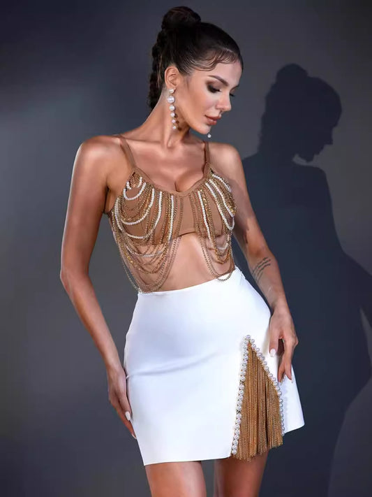 A set dress with a unique chain design