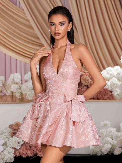 Minivestido halter con cuello en V