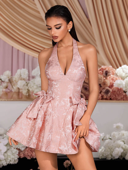 Minivestido halter con cuello en V