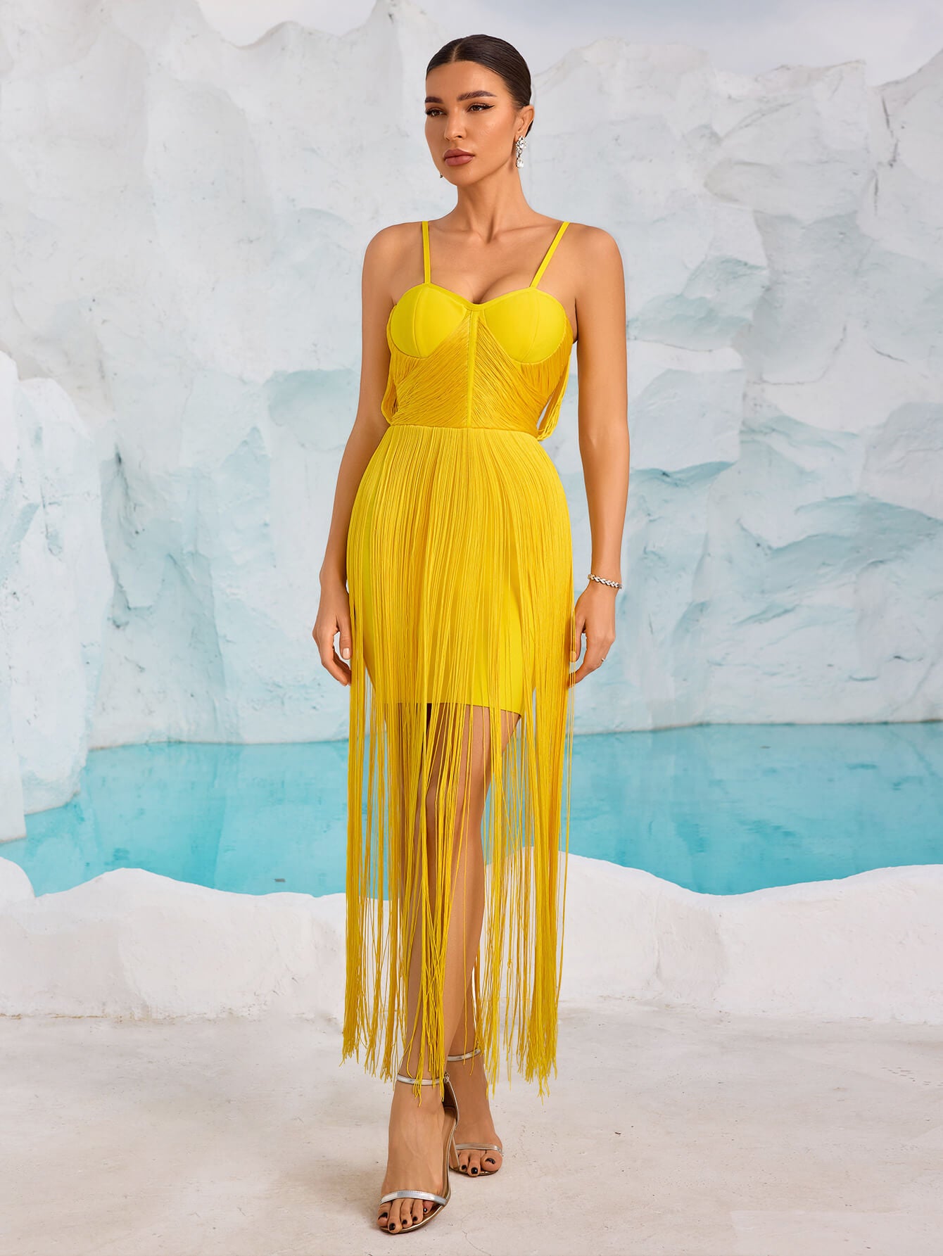 Robe bandage dos nu à franges