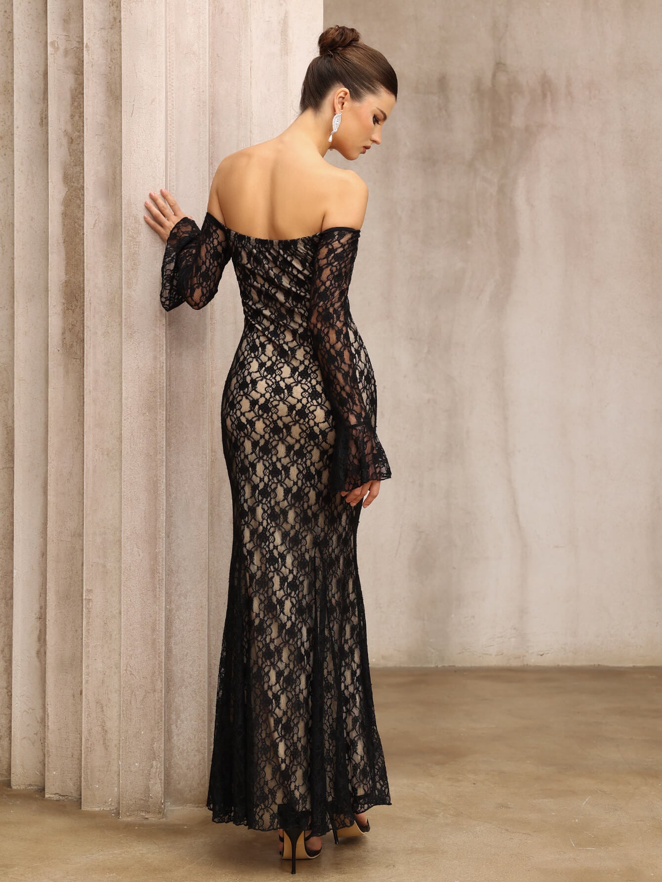 Vestido de noche ajustado de manga larga