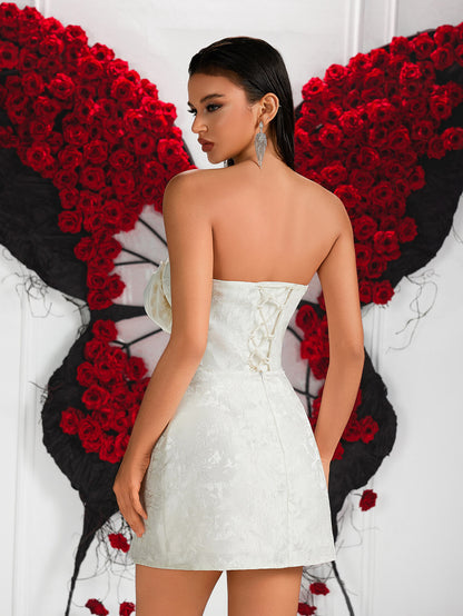 Mini-robe fleurie sans bretelles