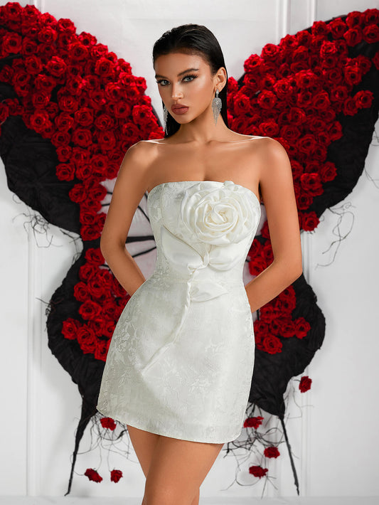 Minivestido floral sin tirantes