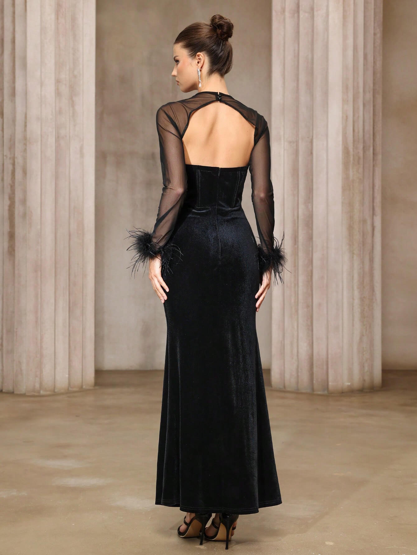 Vestido de noche de dos piezas con top de malla y terciopelo