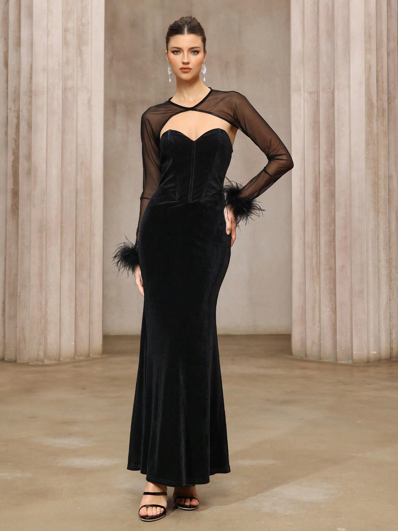 Vestido de noche de dos piezas con top de malla y terciopelo